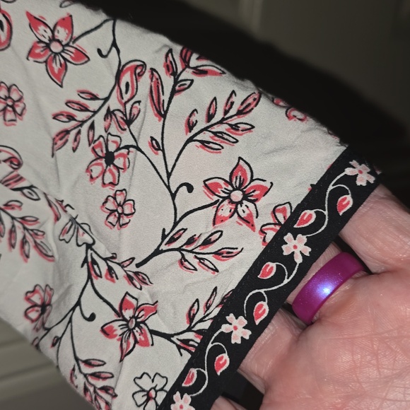 J. Jill Floral‎ Blouse - Red and Black Accents - Picture 3 of 4